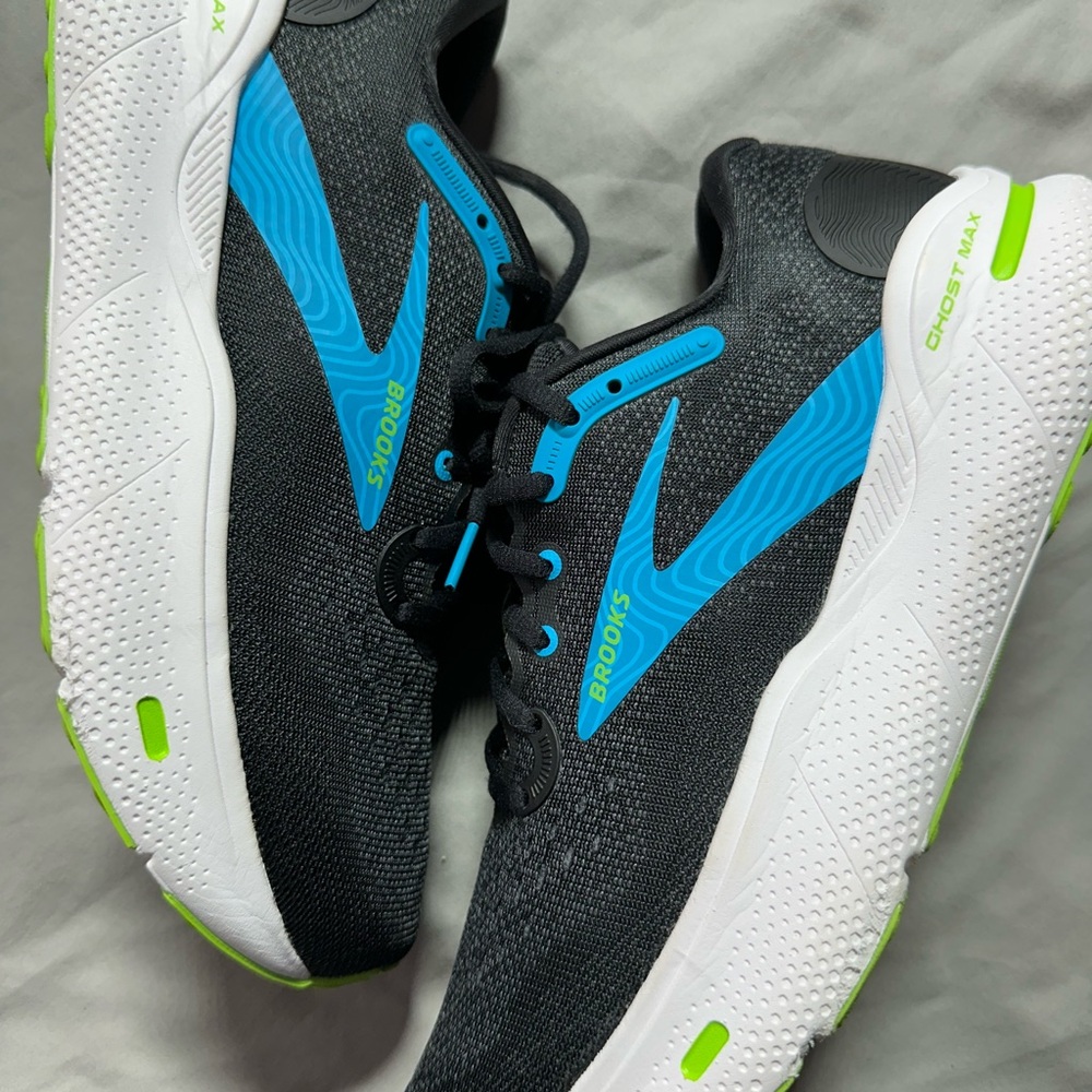 Brooks Ghost Max size 9